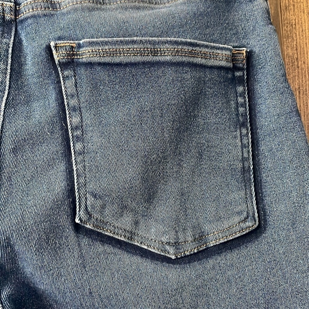 GOOD AMERICAN Good Waist Crop Jeans - Picture 11 of 16